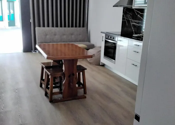 House 3* אבאירו